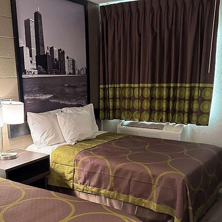 Super 8 By Wyndham Rockford South Hotel Buitenkant foto
