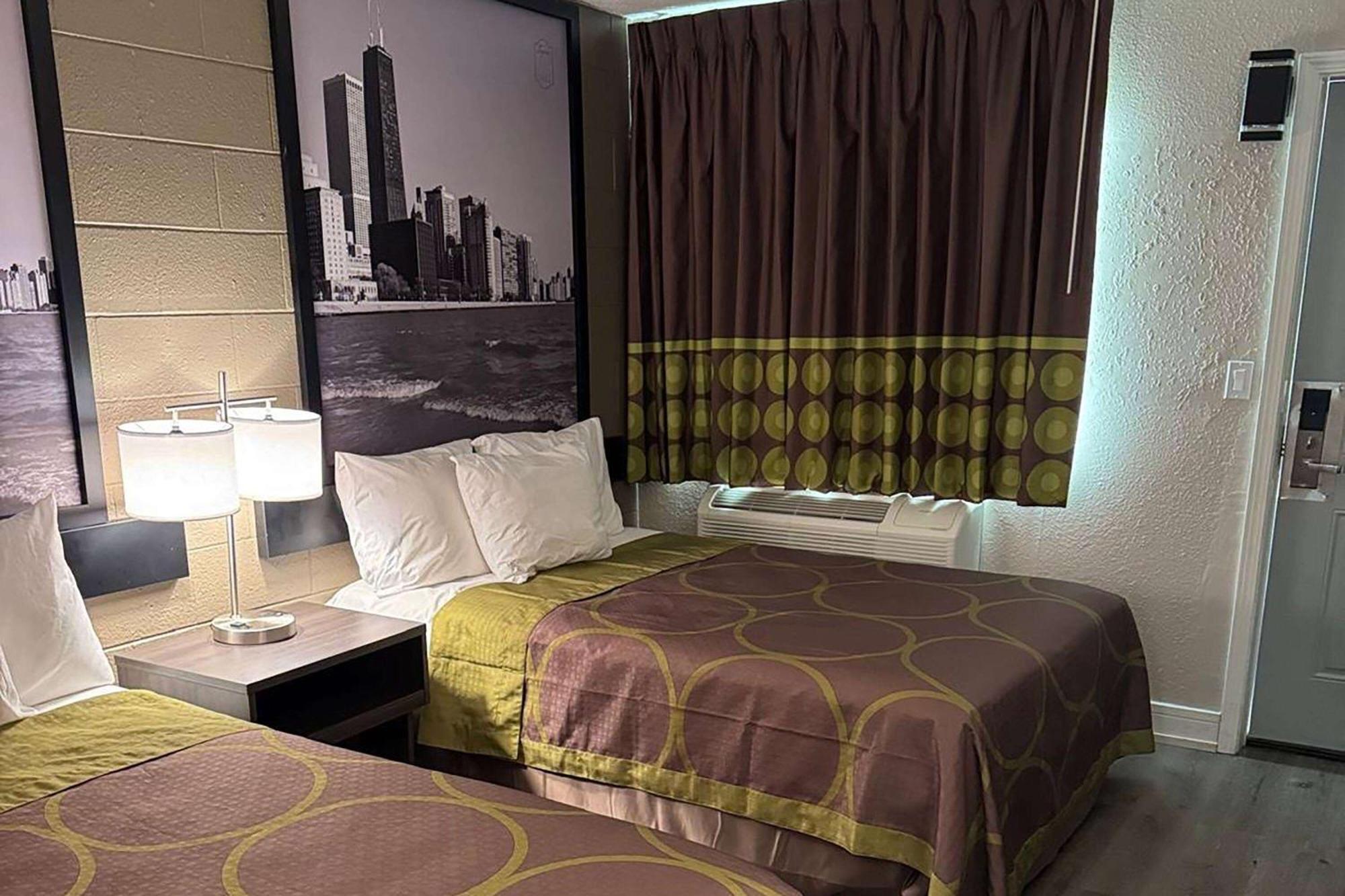 Super 8 By Wyndham Rockford South Hotel Buitenkant foto
